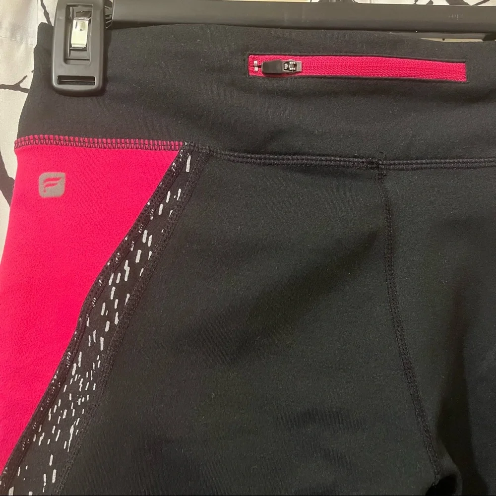 Fabletics Black Pink Insert Panels Athletic Workout Capri Leggings - Picture 6 of 9